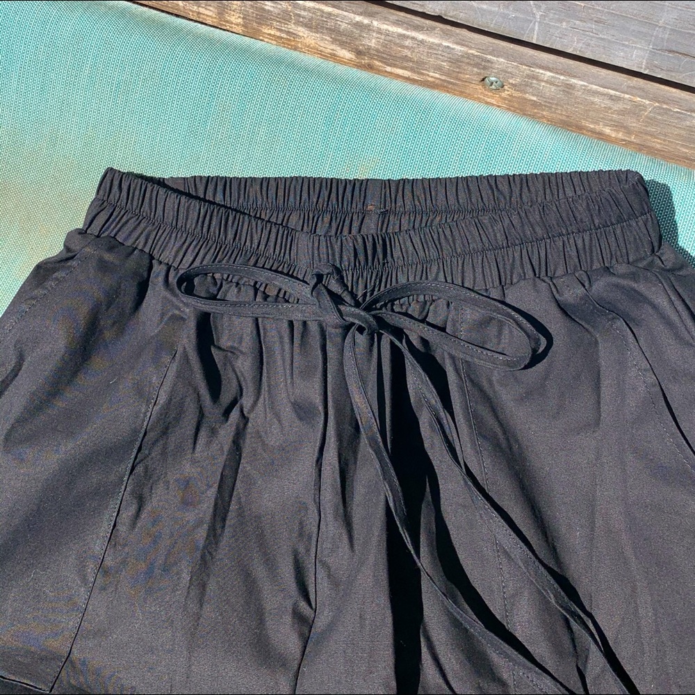 black tracksuit pants w/ pockets